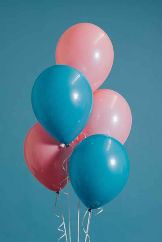 closeup photography of two teal and three pink inflated balloons